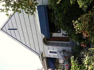 8212 8th Ave NE, Seattle, WA 98115