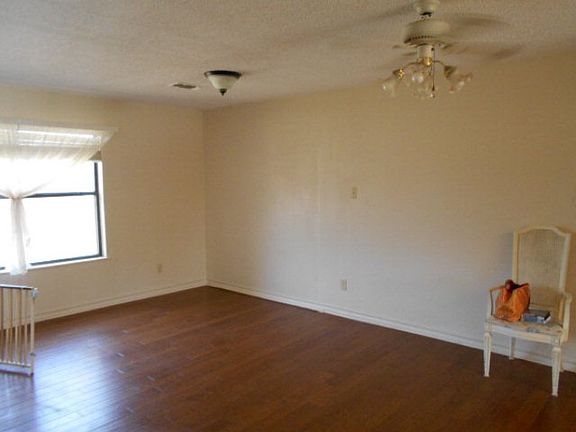 3rd image of 5509 Cedar Creek Dr