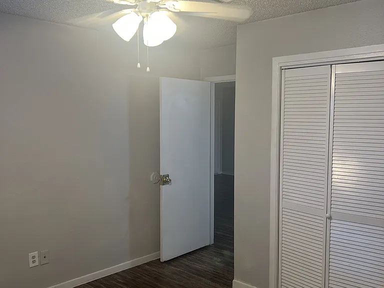 2106 Avenue K #4 — Photo 16