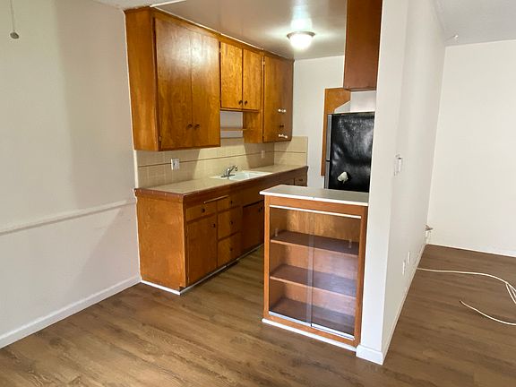 4th image of 1677 N Lake Ave APT 11