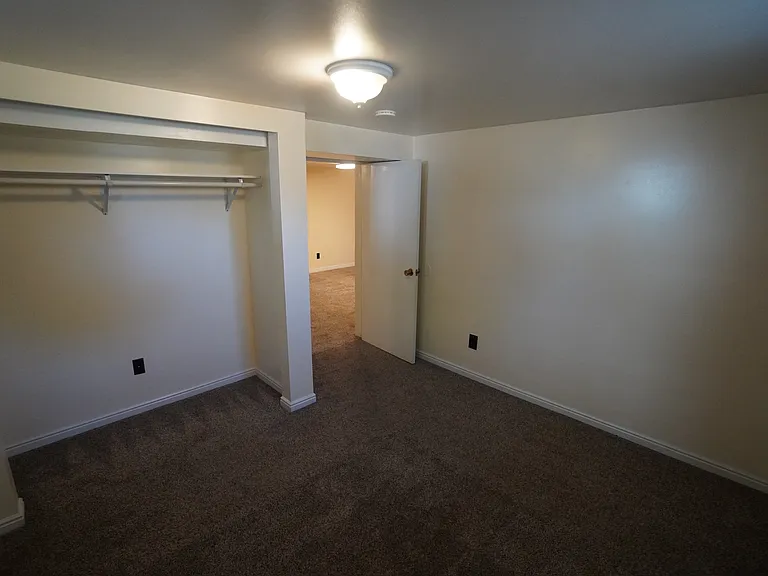 277 W 2300 N — Photo 24