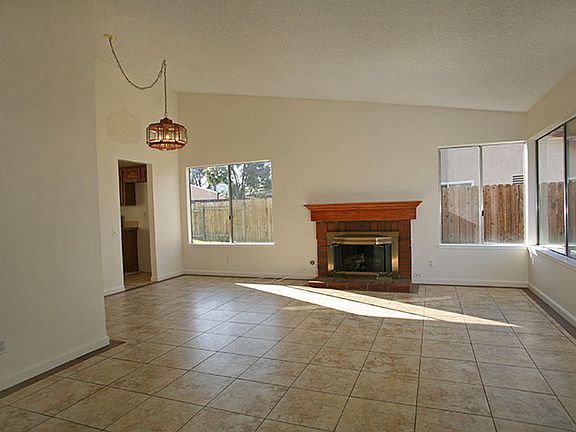 3rd image of 780 Durazno St