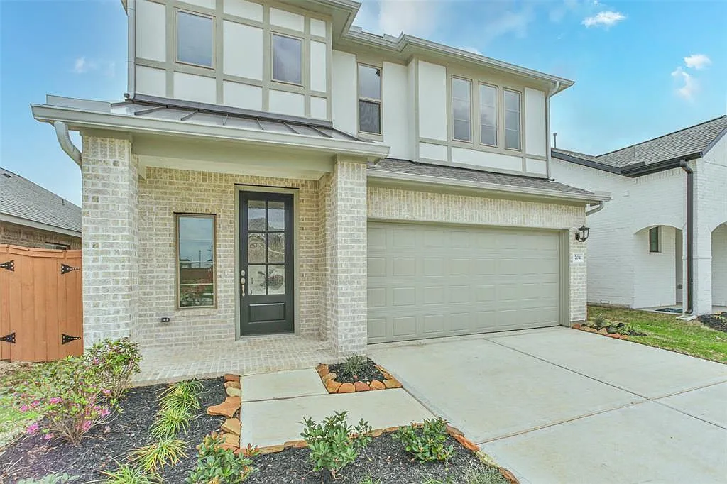 4 bed, 2.5 bath, 1861 sqft, $2,400 — Photo 2