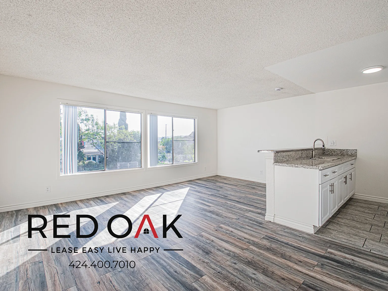 ~Low Deposit~ Spacious And Bright Studio With Beautiful Hardwood Style Floors And On-Site Laundry... — Photo 1