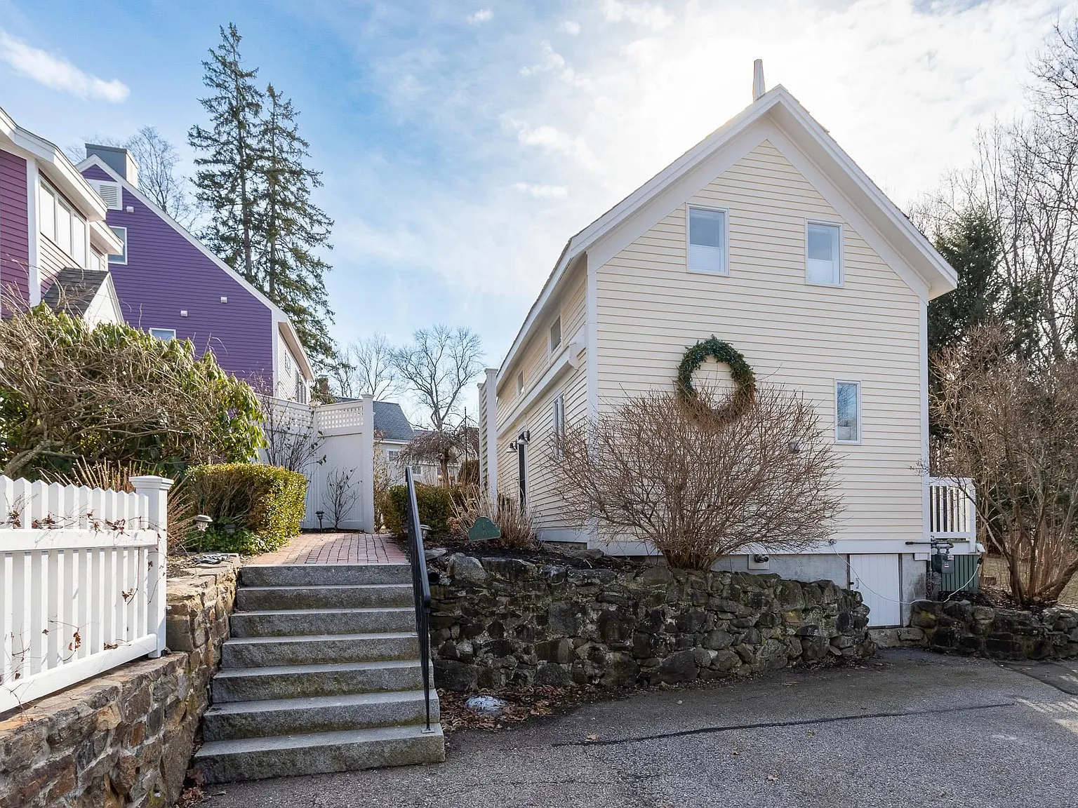 2 bed, 1.0 bath, 930 sqft, $3,100 — Photo 1