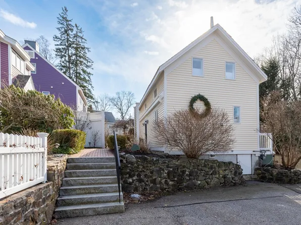 774 Middle St APT 4, Portsmouth, NH 03801