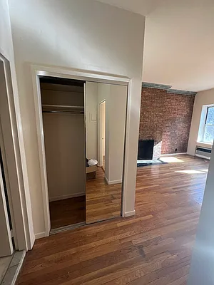 Rented by SERHANT. | media 9