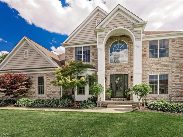 5182 Merrit Dr, Northfield, OH 44067