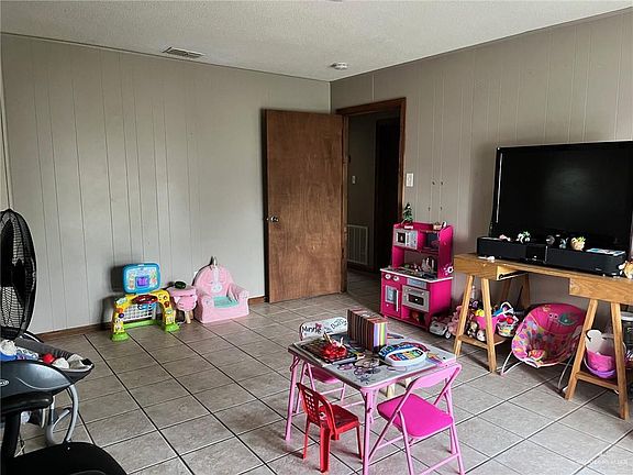 3rd image of 1121 W Cooper St