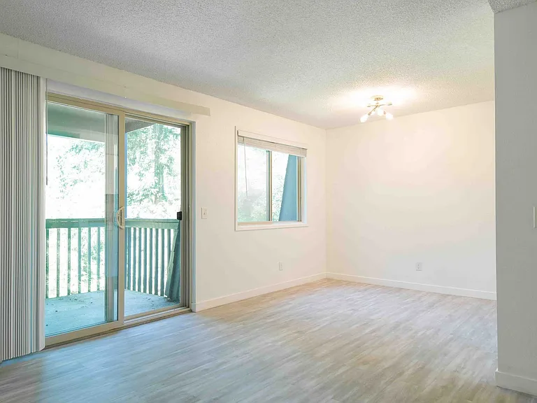 Woodridge Apartments — Photo 11