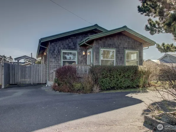 45 Central Avenue, Pacific Beach, WA 98571