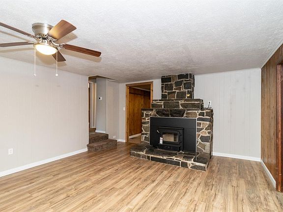 3rd image of 41689 Chipmunk Ln