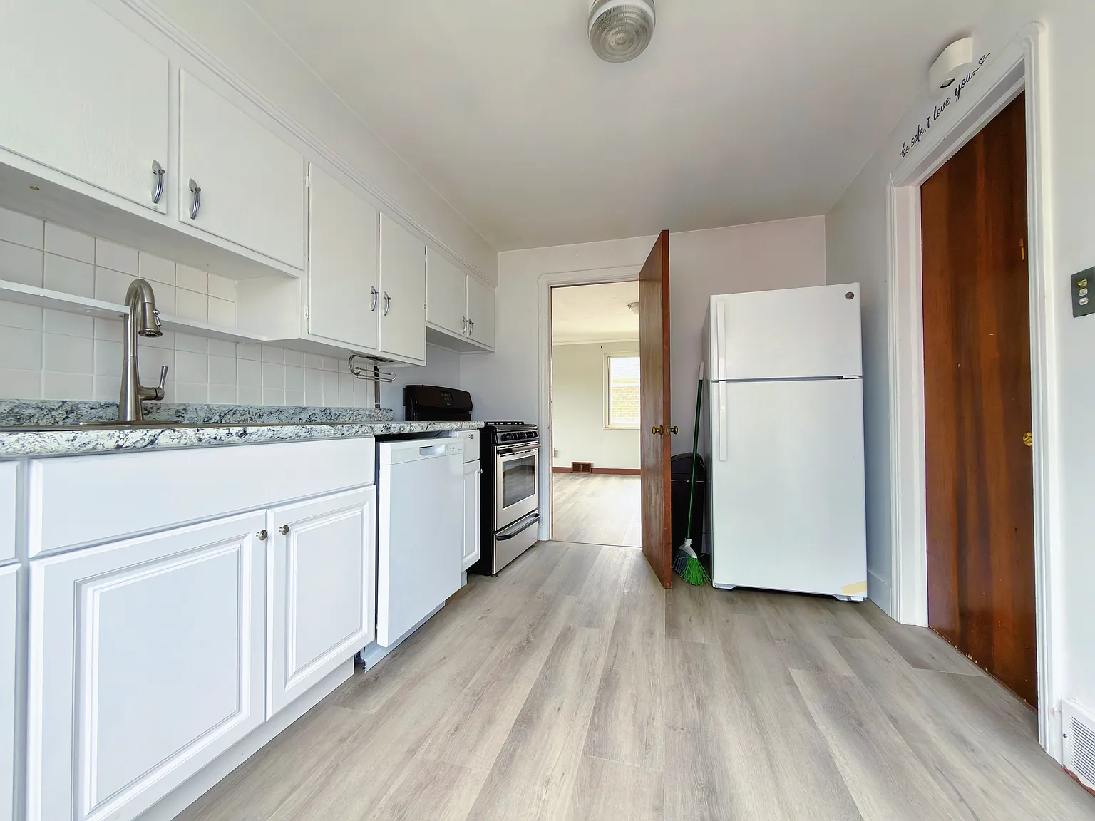2 bed, 1080 sqft, $1,600 — Photo 4