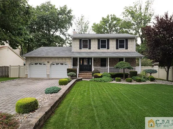 6 Rockoff Ct, Edison, NJ 08837
