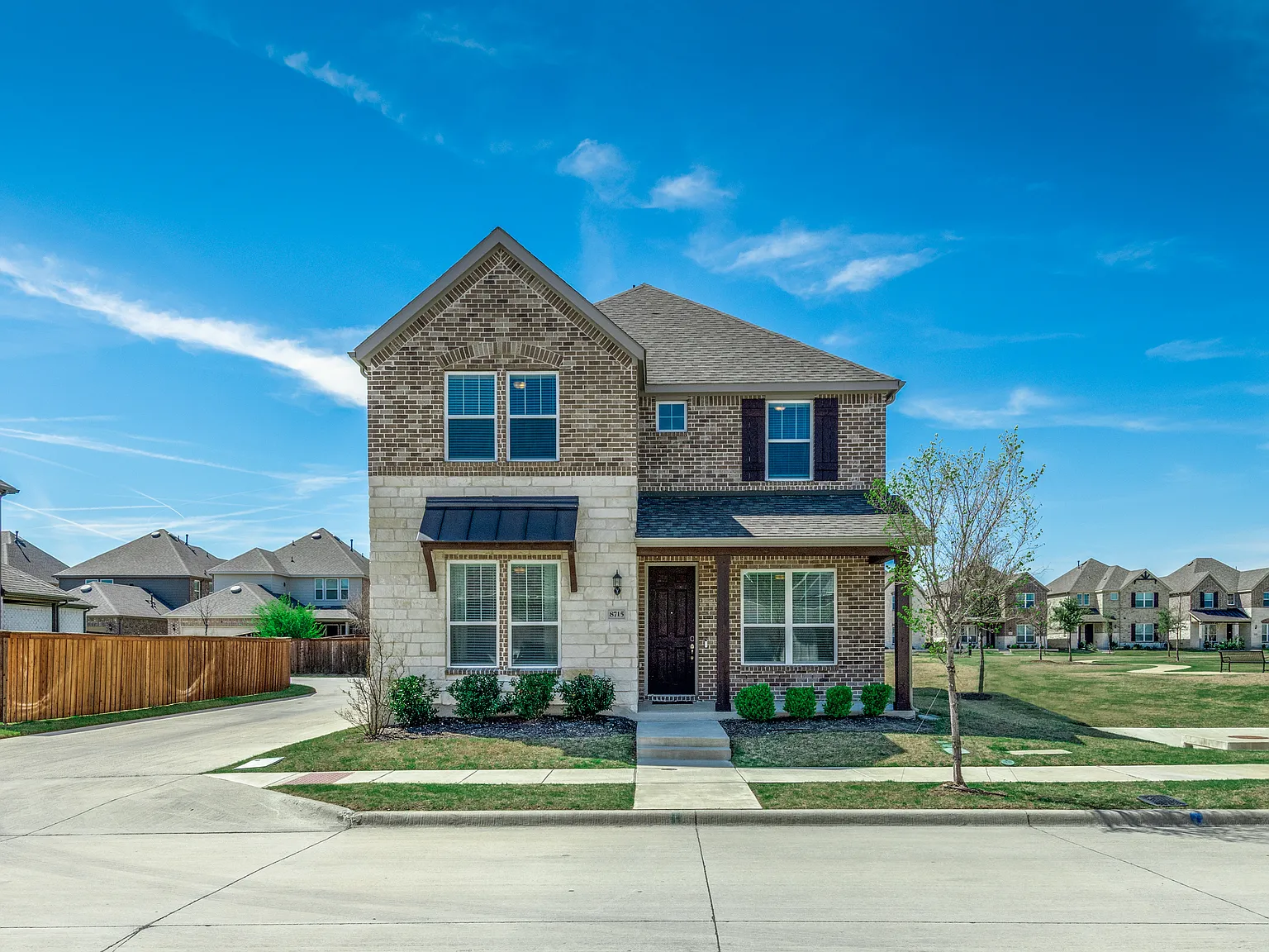 4 bed, 2702 sqft, $3,950 — Photo 2