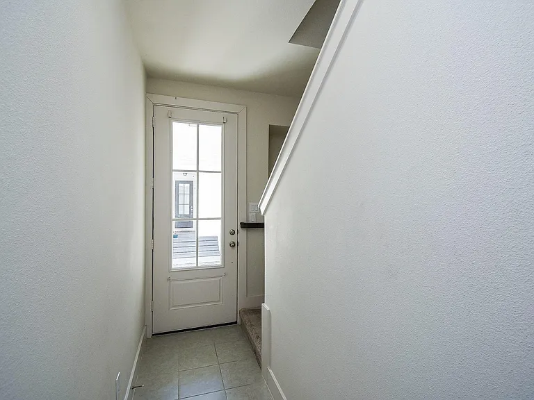 6031 Cypress St — Photo 3