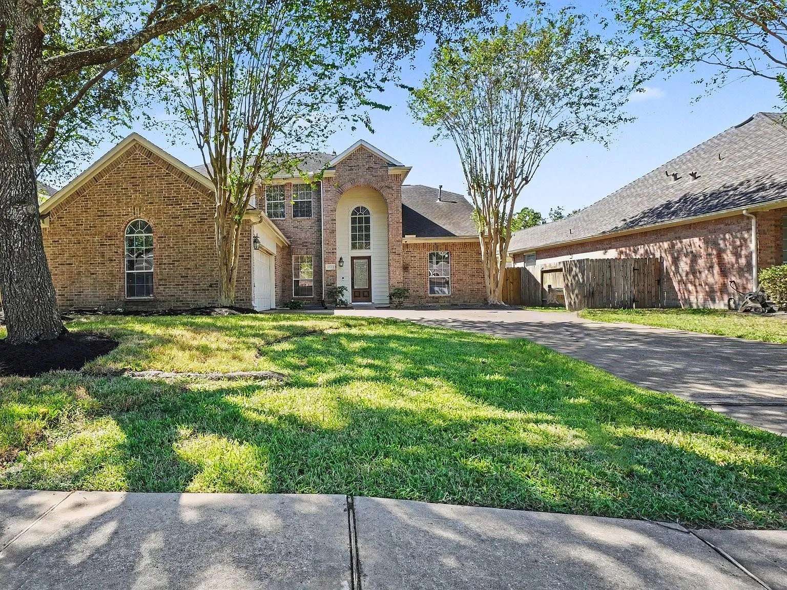 3 bed, 2.5 bath, 2759 sqft, $2,700 — Photo 1
