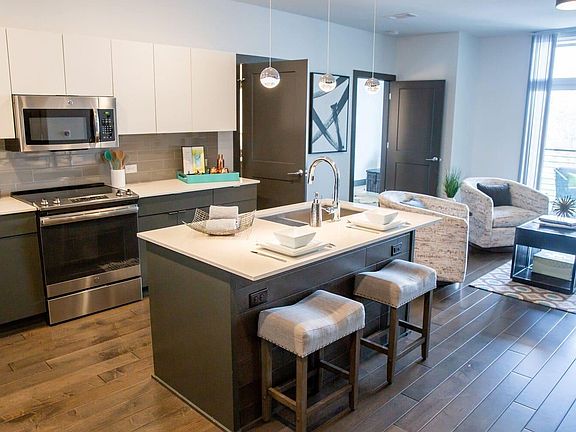 3rd image of 1904 Wedgewood Ave #429