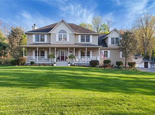 9 Roselawn Rd, Highland Mills, NY 10930