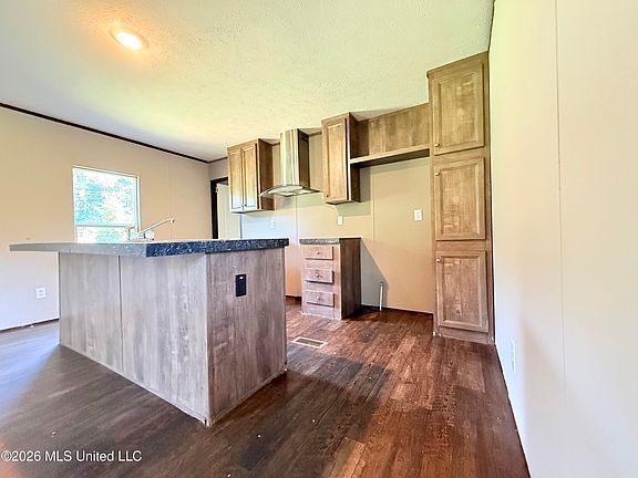 4th image of 1062 Robinson Rd