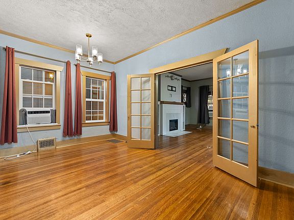 3rd image of 1018 W 11th Ave APT 3