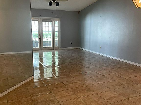 4th image of 18403 Aintree Ct