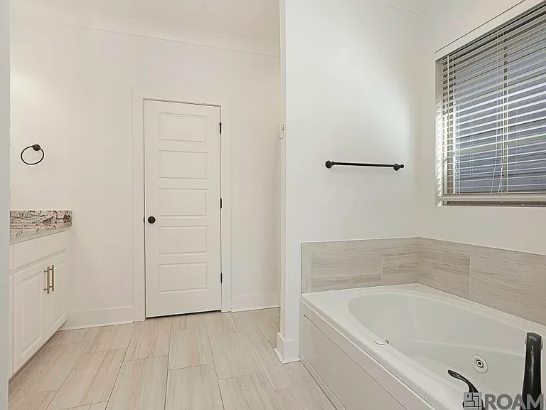 10422 Belle Isle Ln — Photo 18