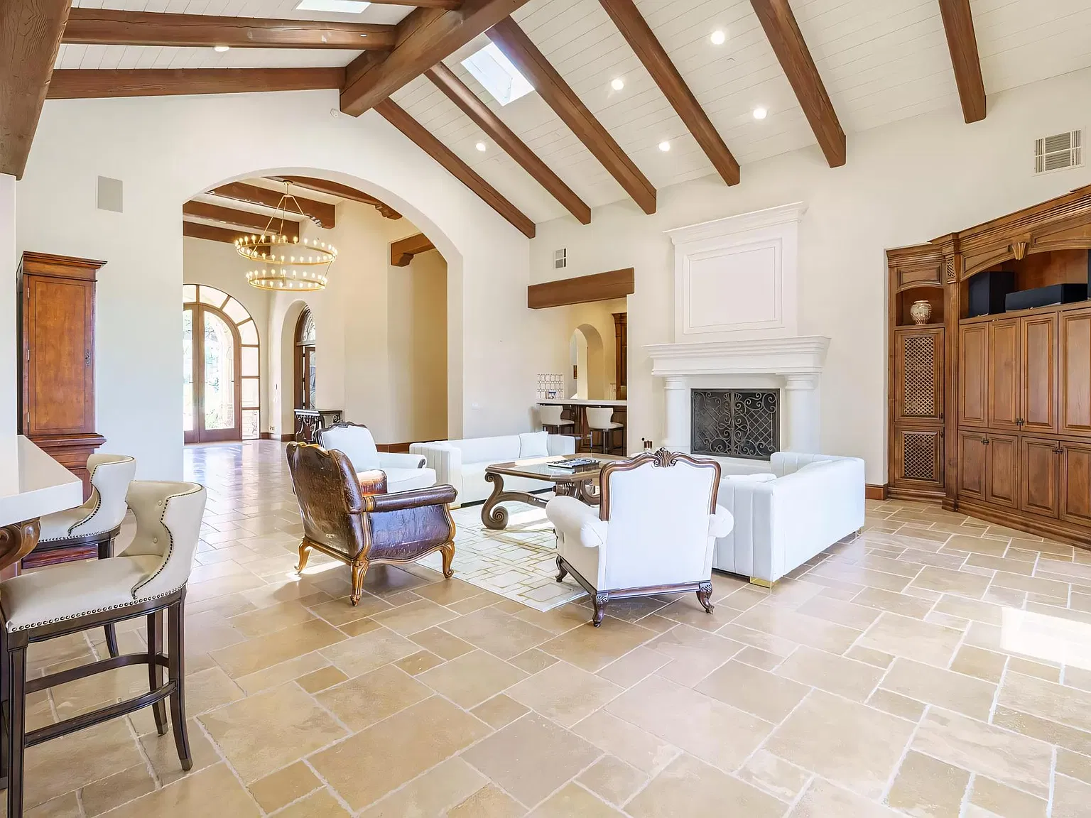 4 bed, 6658 sqft, $22,000 — Photo 4
