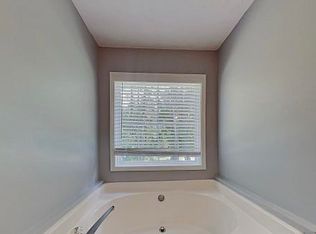 102 Old Orchard Dr, Huntsville, AL 35811