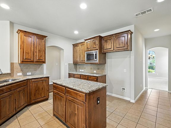5th image of 201 Florence Dr