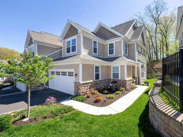 20 Hunting Ridge Lane #20, Bethel, CT 06801