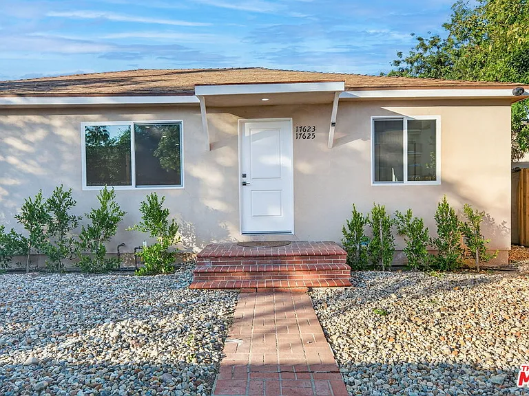 17623 Burbank Blvd — Photo 3