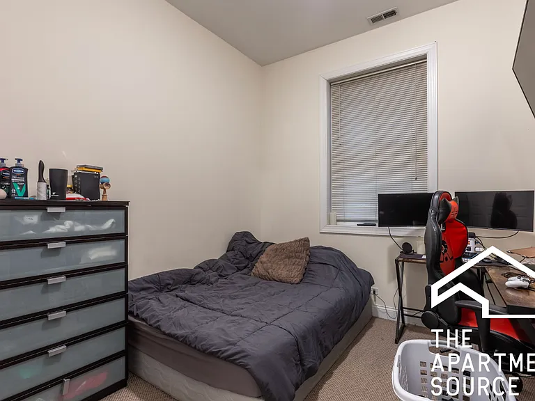 1350 W Augusta Blvd #201 — Photo 9
