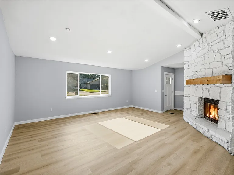 1906 N Eucalyptus Ct — Photo 8