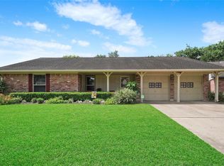 1922 Crooked Creek Ln, Pearland, TX 77581