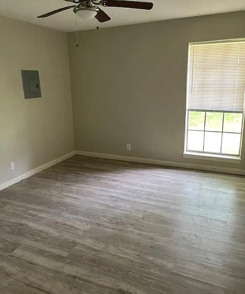 1215 Bois D Arc St — Photo 18