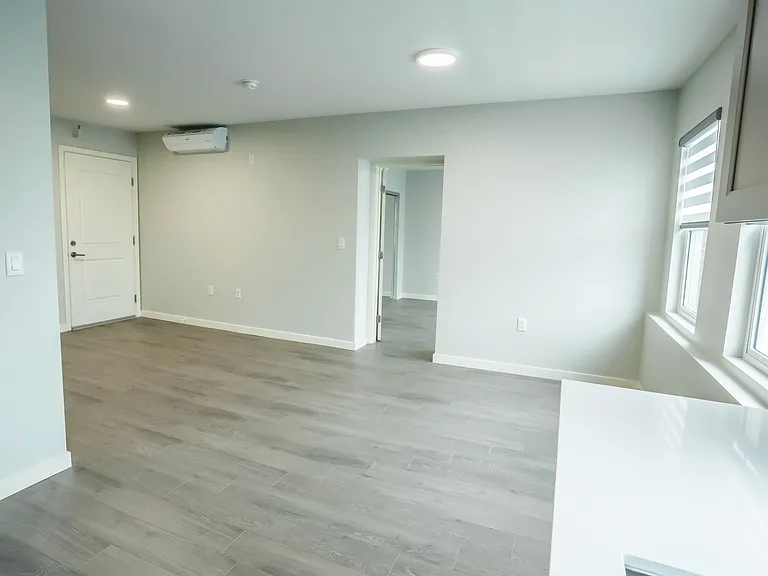 Grand View Apartments — Photo 30