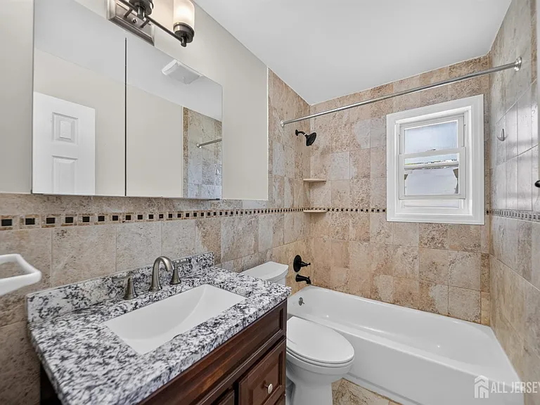 42A Woodedge Ave #8 — Photo 11