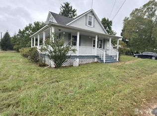 31 4th St, Flagtown, NJ 08821