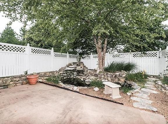 2nd image of 8 Brittany Ct