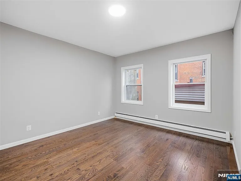 1-2 Hilliard Ave #6 — Photo 8