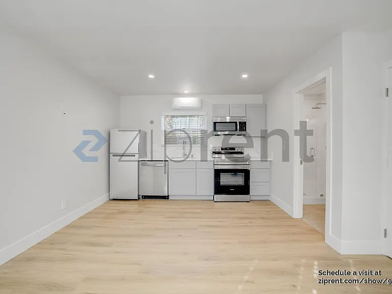 1815 San Andres St #B — Photo 6
