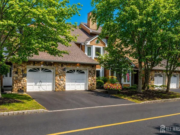73 Chatsworth Ct, Edison, NJ 08820