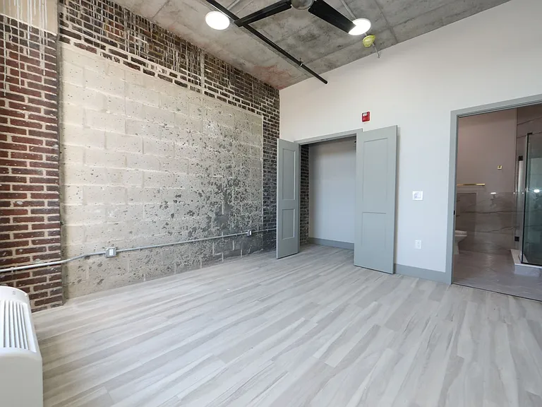 1810 E Venango St — Photo 16