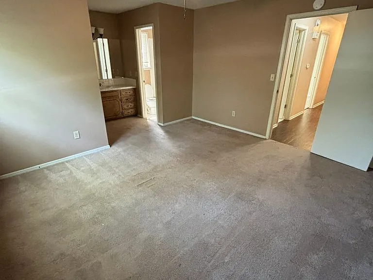 3203 E Cherokee Dr — Photo 11