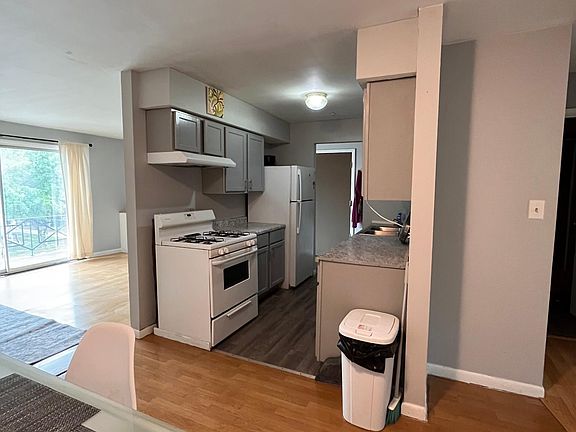 4th image of 109 W 66th St
