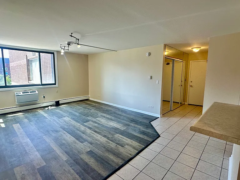 6325 N Sheridan Rd #505 — Photo 2