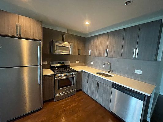 1st image of 31-72 Crescent St #3