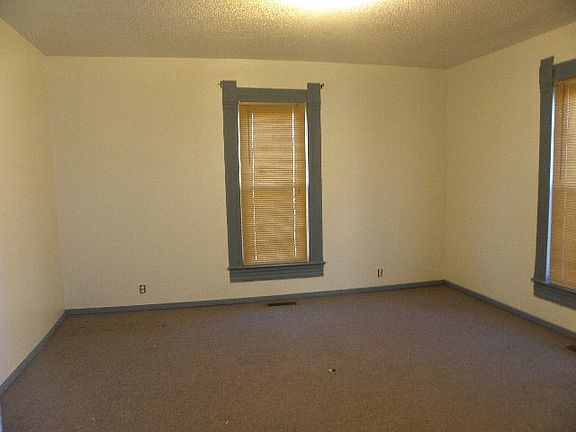 4th image of 407 W Illinois St