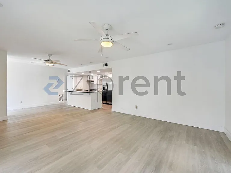 232 Palm Dr #6 — Photo 7